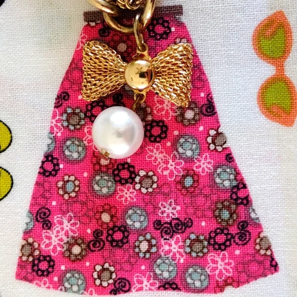 Guess Gold-Tone Romantic Charm Bracelet - Picture 4 of 10